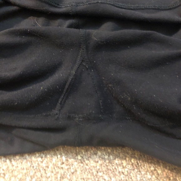 Lululemon black Capri leggings size 8 - Picture 5 of 6